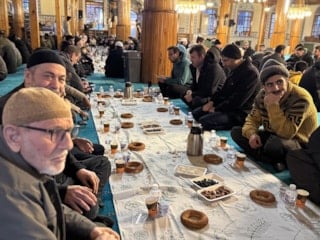 Konya’da tarihi camide 'Ümmet İftarı' geleneği yaşatılıyor