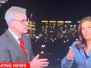 CNN muhabiri canlı yayında İsrail'in medya engelini itiraf etti: İzin vermedikleri için gösteremiyoruz