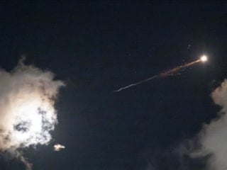 BAE’de düşürülen İran dronenun parçaları 6 kişiyi yaraladı