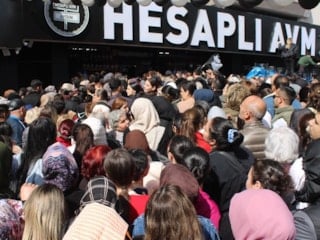 Aydın'da indirim izdihamı: Yaralanan ve bayılan vatandaşlar hastaneye kaldırıldı