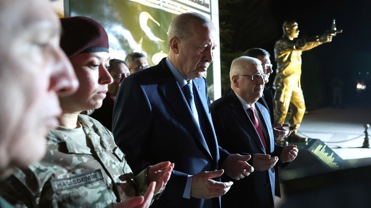 Ömer Halisdemir’in kızı babasının izinde: Elif Nur Halisdemir 'bordo bereli' oldu