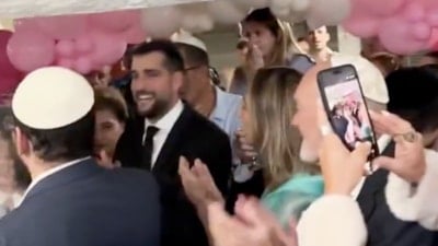 İsrail'de İran'ın saldırı tehdidine rağmen kutlamalar sığınaklarda devam ediyor