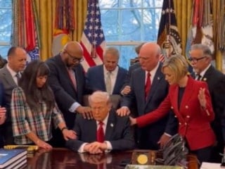 Beyaz Saray'da dua seansı: Trump için bir araya geldiler