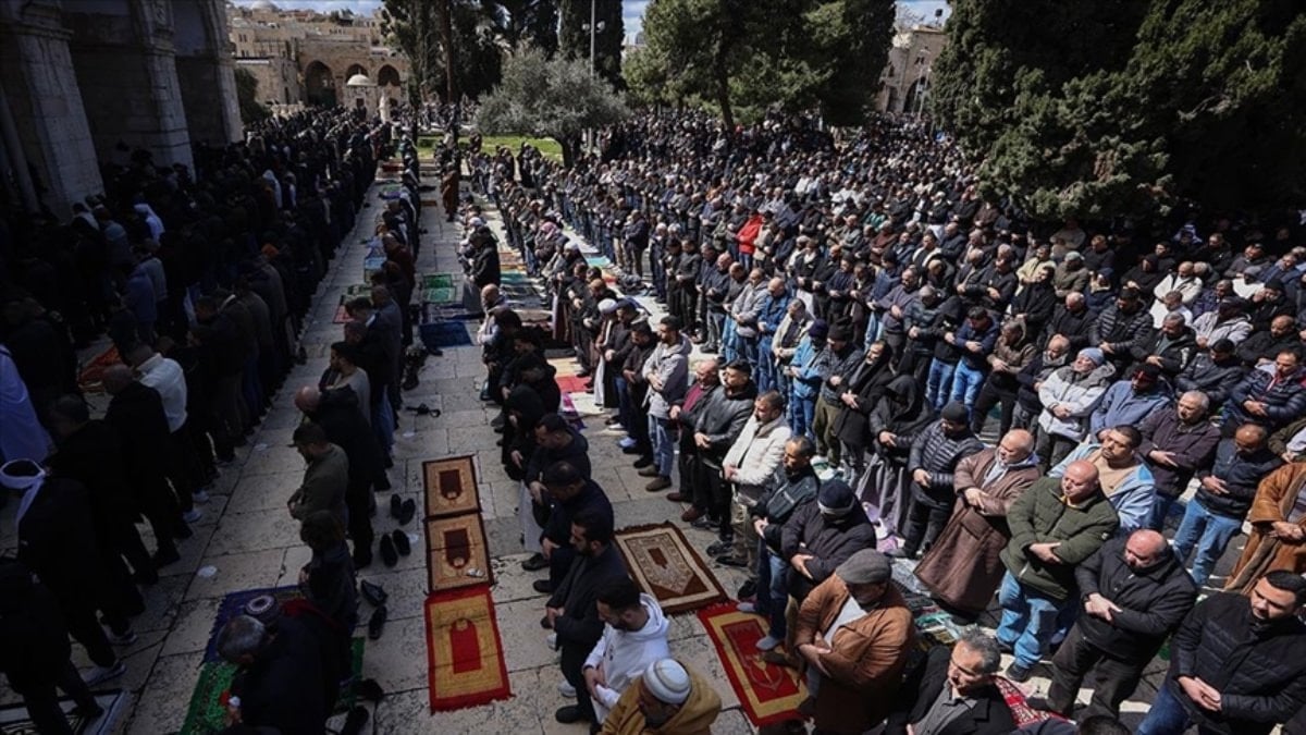 İsrail'den Mescid-i Aksa'da cuma namazına yasak kararı