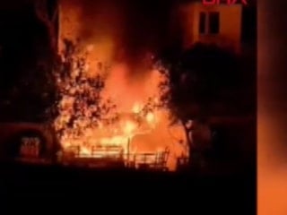 Adana'da baraka alev alev yandı