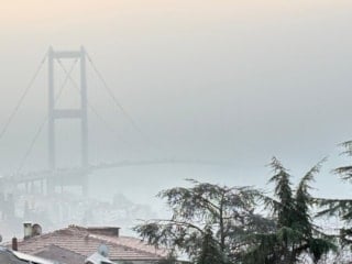 İstanbul Boğazı’nda sis etkili oluyor