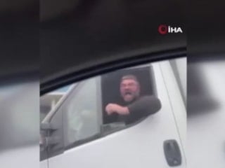 İstanbul'da küfürler savurduğu sürücüyü kovaladı