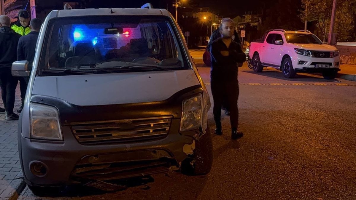 Antalya'da ehliyetsiz sürücü önce kaza yaptı: Sonra markete daldı