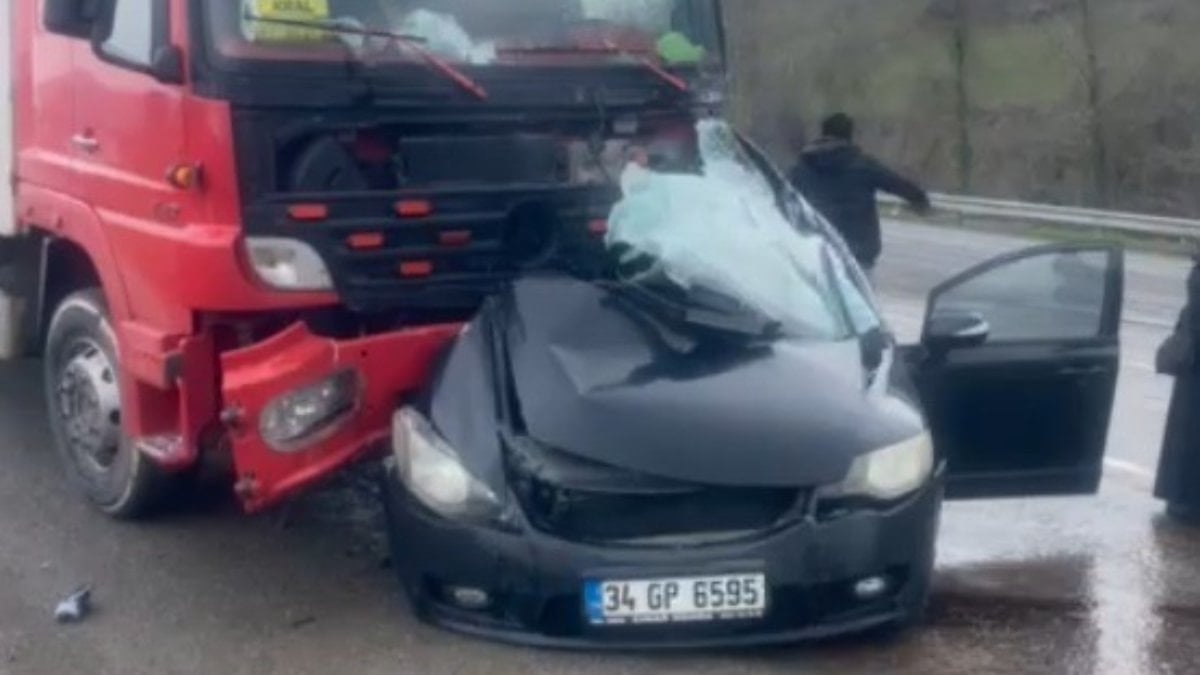 Zonguldak’ta kamyona çarpan polis komiseri ağır yaralandı