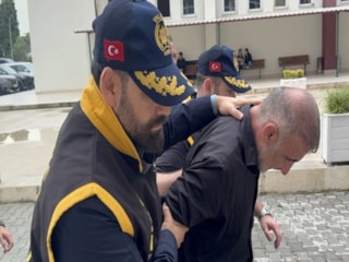 Yalova'da eşini sokak ortasında öldüren sanık için ağırlaştırılmış müebbet davası açıldı