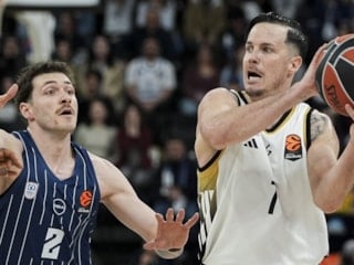 Anadolu Efes evinde Asvel'e yenildi