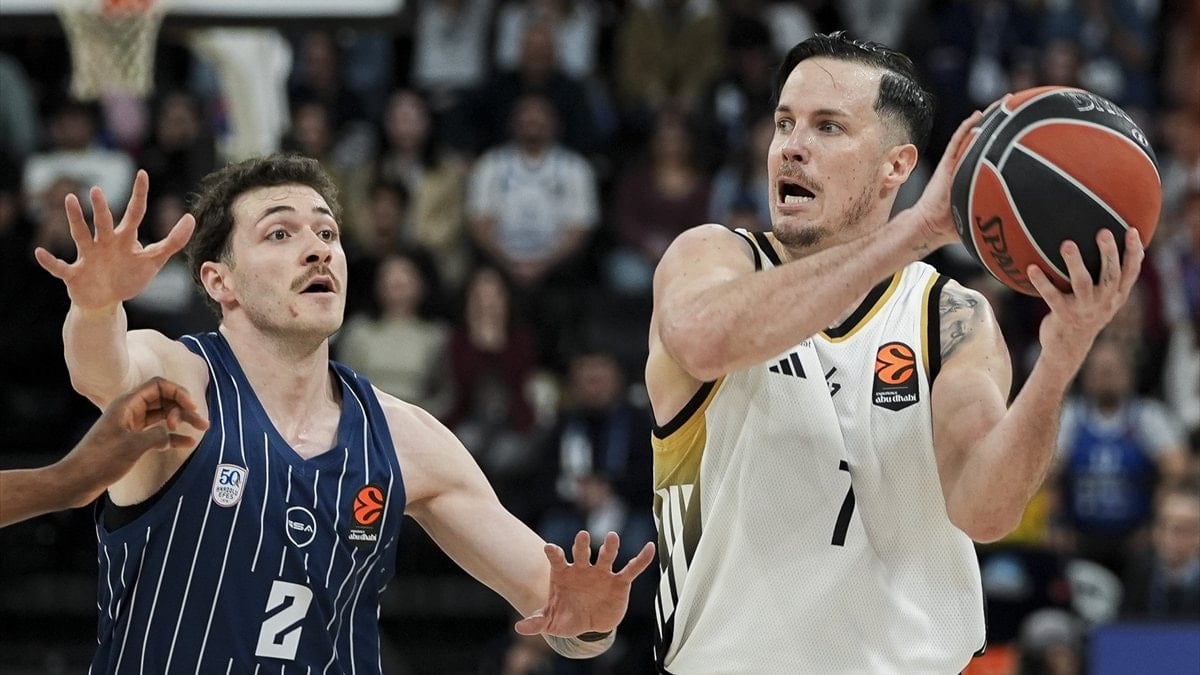 Anadolu Efes evinde Asvel'e yenildi