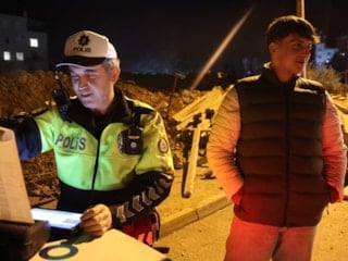 Adana'da kasksız yakalanan motosikletliden polise sıra dışı teklif