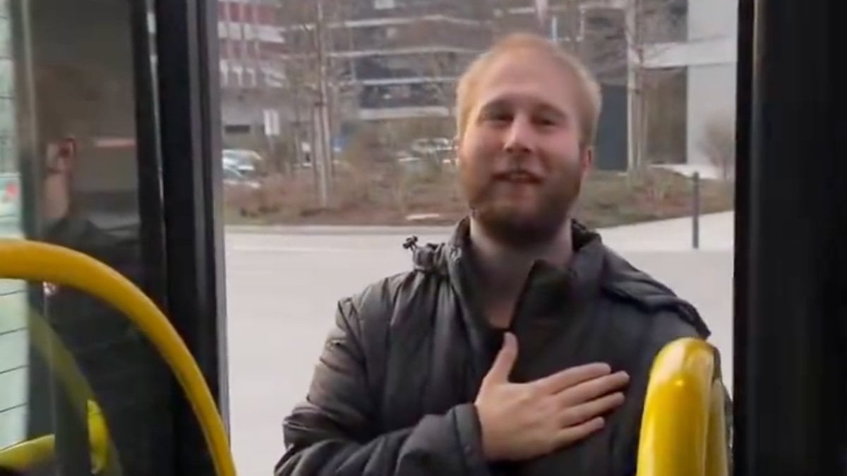 İsviçre'nin sokaklarında da 'Kabe'de Hacılar' ilahisi dillerden düşmüyor