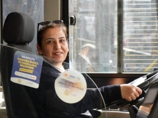 Kırıkkale'de çocukluk hayalini gerçekleştiren kadın otobüsün direksiyonuna geçti