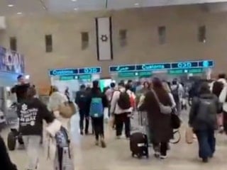 İran'ın misilleme saldırılarına sürerken İsrailliler havaalanlarına akın etti