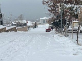 Van’da mart ayı beyaza bürüdü: Kar ulaşımı aksattı