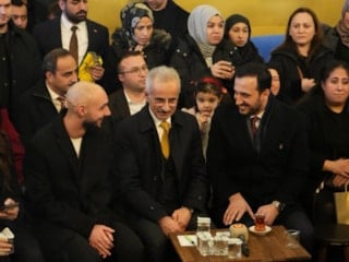 AK Parti İstanbul İl Başkanlığı'nda bakanlar vatandaşlarla ateş başında bir araya geldi