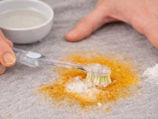 Zerdeçal lekeleri artık sorun değil: İşte çözümü