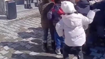 'Kabe'de Hacılar' ilahisi ile dans eden miniğin o anları gülümsetti