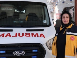 Siirt'in tek kadın ambulans şoförü hayat kurtarıyor