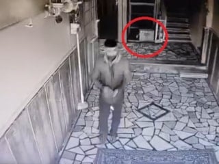 Diyarbakır'da testere çalmak isteyen hırsız kamerayı görünce vazgeçti