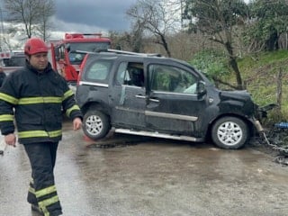 Ordu'da kamyon ile kamyonetin kafa kafaya çarpıştığı kazada 2 kişi hayatını kaybetti