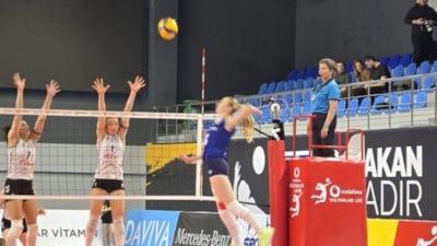 Nilüfer Belediyespor, Bahçelievler Belediyespor'a set vermedi