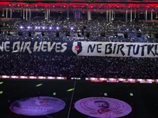 Beşiktaş taraftarından Galatasaray derbisine özel koreografi
