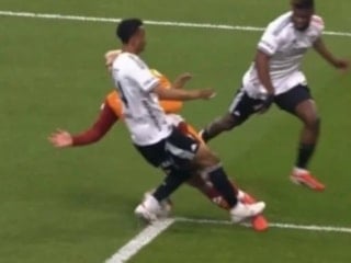 Galatasaray, Beşiktaş derbisinde penaltı bekledi!