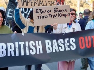 GKRY’de İngiliz üslerine protesto: Kıbrıs fırlatma rampanız değil