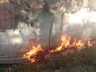 Hatay'da müstakil ev alevlere teslim oldu
