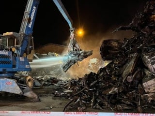 Ankara'da yangın paniği: Hurda araçlar alev aldı