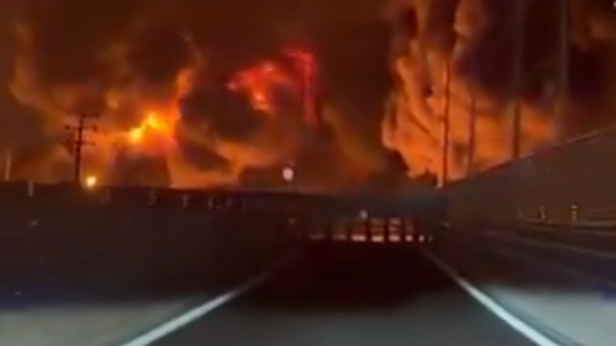 Tahran'da şiddetli patlamalar yaşanıyor