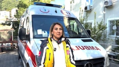 Marmaris'in tek kadın ambulans sürücüsü görenleri şaşırtıyor