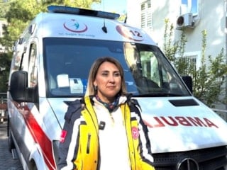 Marmaris'in tek kadın ambulans sürücüsü görenleri şaşırtıyor