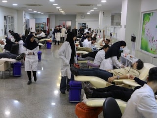 Tahran'da kan vermek isteyenler yoğunluk oluşturdu