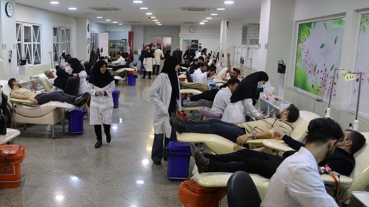 Tahran'da kan vermek isteyenler yoğunluk oluşturdu