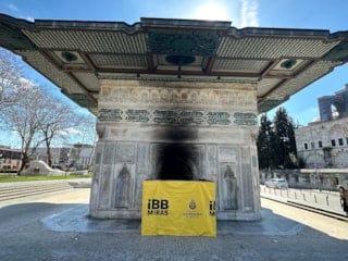 Tarihi Tophane Çeşmesi, yakılarak tahrip edildi