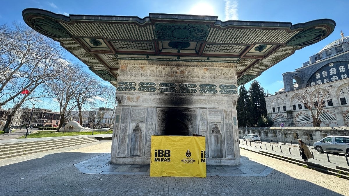 Tarihi Tophane Çeşmesi, yakılarak tahrip edildi