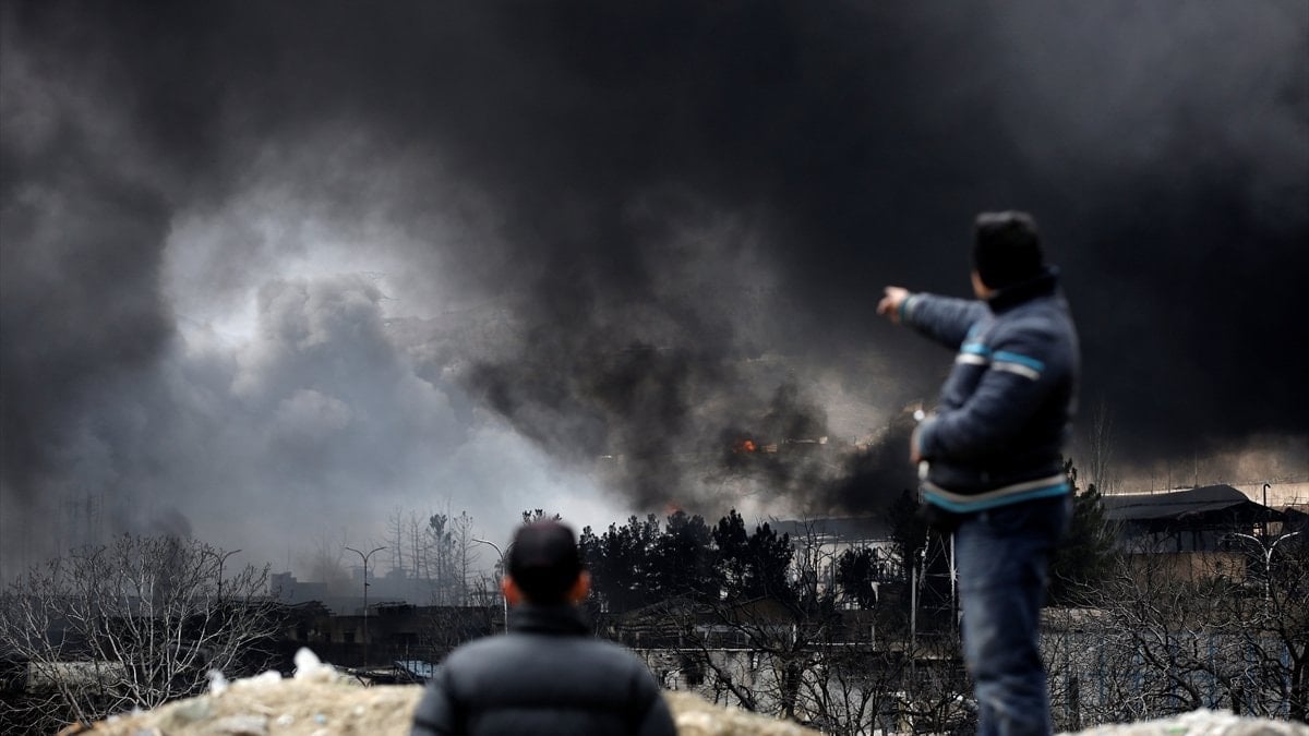 ABD ve İsrail, Tahran’da petrol deposunu hedef aldı: Gökyüzünü siyah dumanlar kapladı