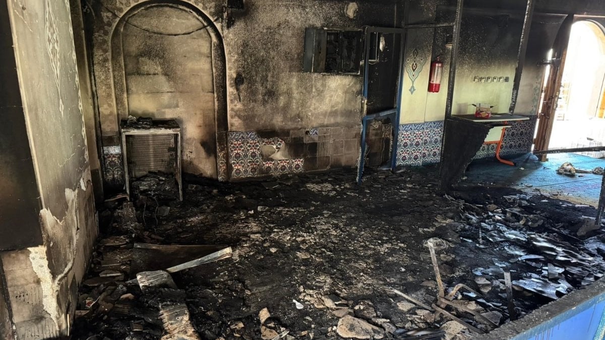 Mersin'de camiden yükselen alevler hasara neden oldu