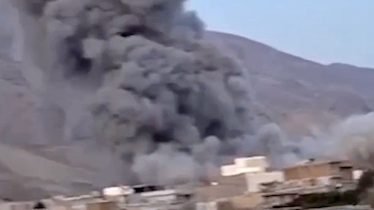 İsrail savaş uçakları, İran Devrim Muhafızları Ordusu'nun karargahını hedef aldı