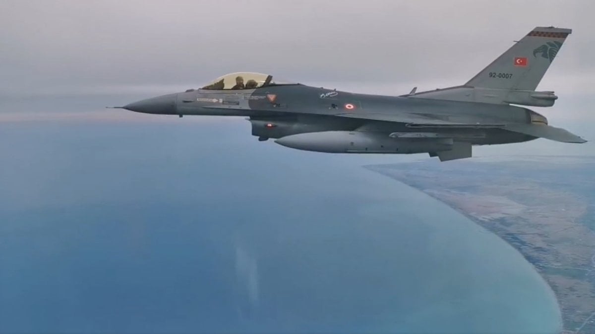 Hava Kuvvetleri'nden Karadeniz'de eğitim uçuşu