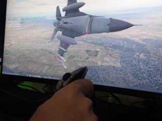 Amasyalı gencin savaş uçağı simülatör yayınları gündem oldu