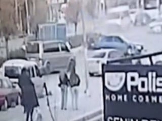 İstanbul Sancaktepe'de otomobillerin çarpıştığı kaza kamerada