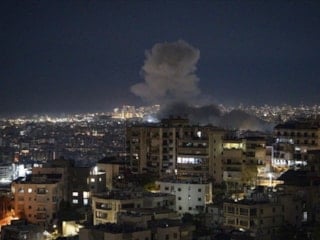 Lübnan'ın başkenti Beyrut'ta patlama sesleri