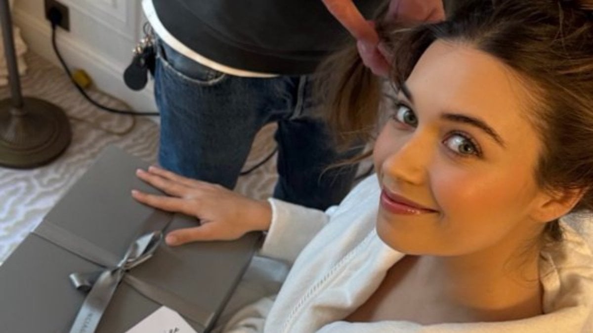 A.B.İ’nin Çağla’sı Afra Saraçoğlu'nun Paris çıkarması! Kendine hayran bıraktı