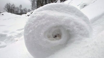 Amasya'da nadir rastlanan doğa olayı: Kar ruloları