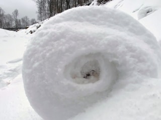 Amasya'da nadir rastlanan doğa olayı: Kar ruloları